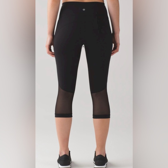 Lululemon Gear Up Crop 17” Black Mesh Details Leggings Size 8 - Picture 1 of 13